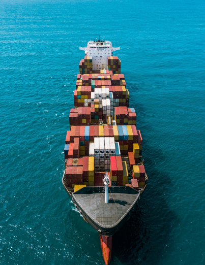 明海通达海运业务 - 集装箱货轮作业场景